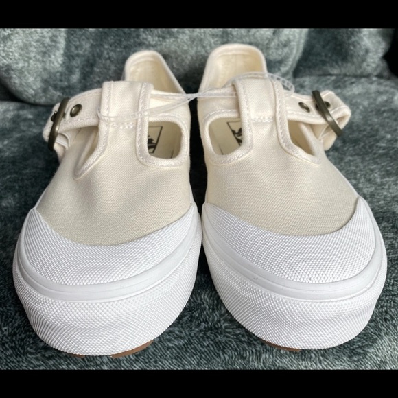 NWOB Women’s Vans Style 93 Mary Jane Sneakers Buckle Cream Canvas - Picture 2 of 6